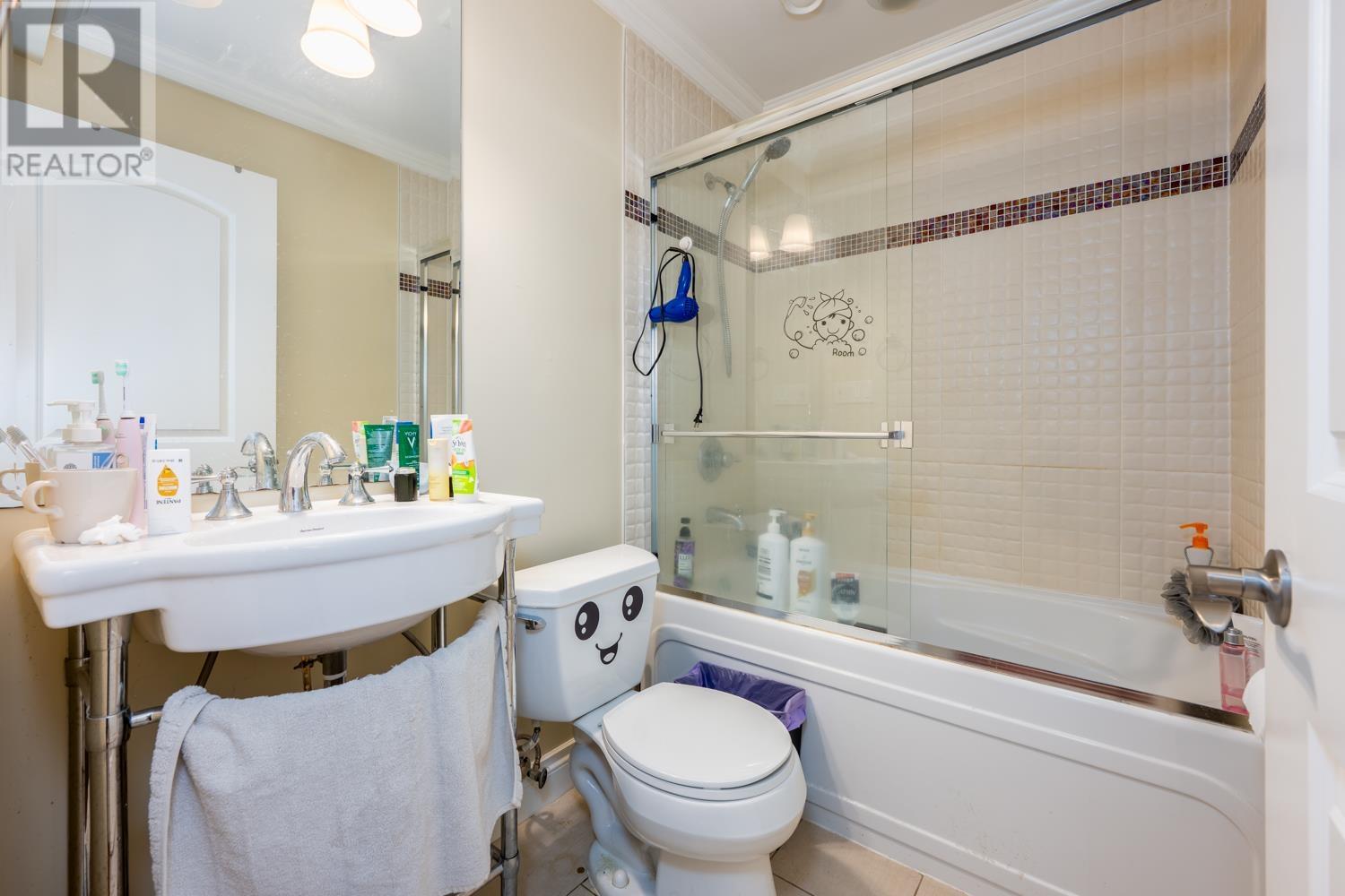 Photo 16 of 1045 W 50th Avenue, Vancouver BC