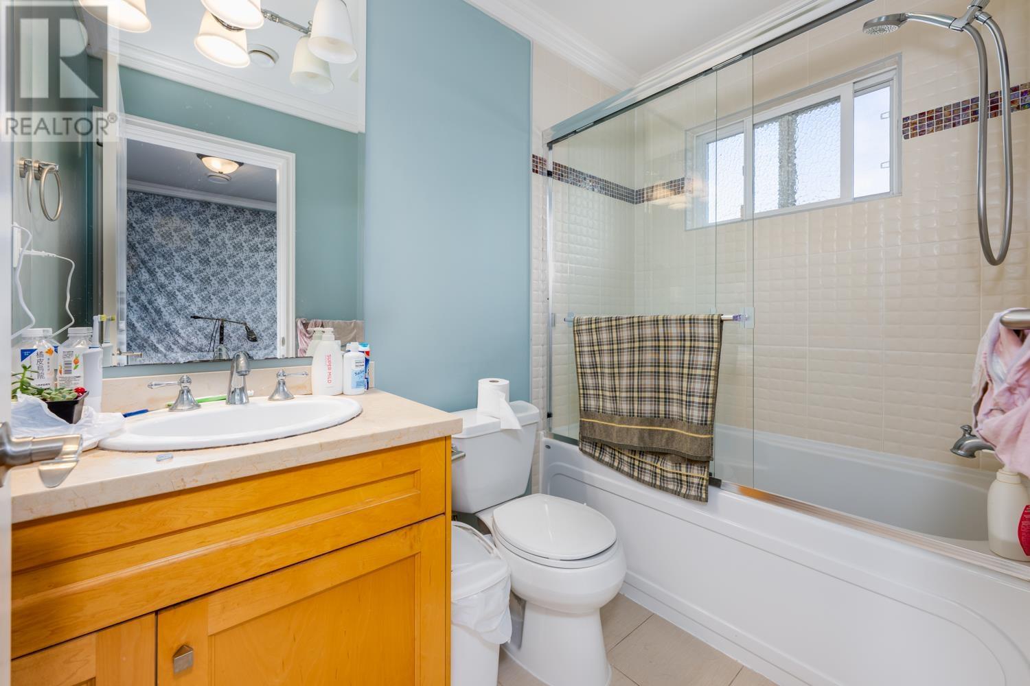 Photo 12 of 1045 W 50th Avenue, Vancouver BC