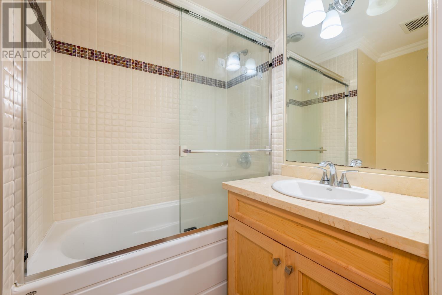 Photo 6 of 1045 W 50th Avenue, Vancouver BC