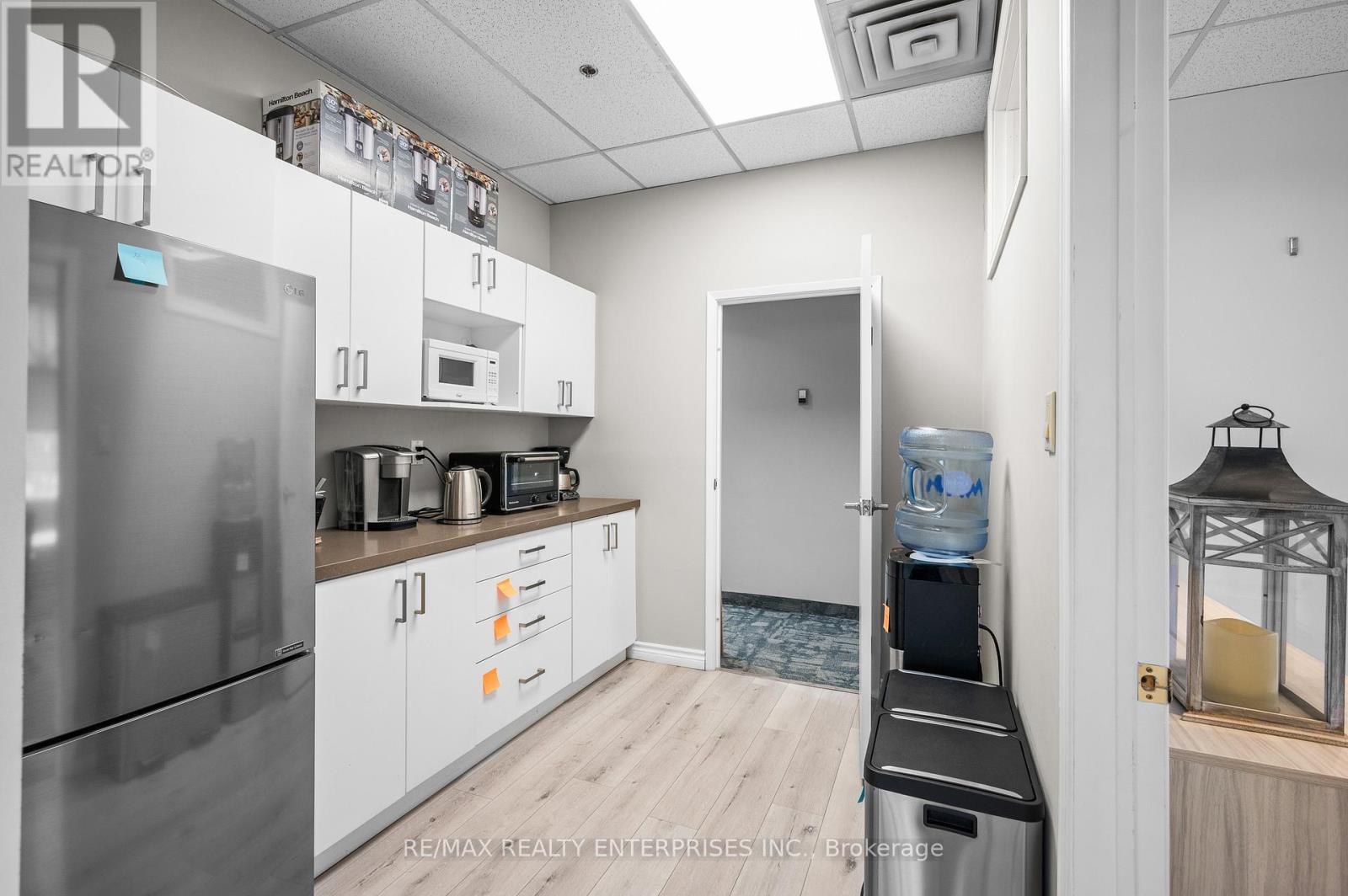 Photo 10 of 13 1801 Lakeshore Road W, Mississauga ON