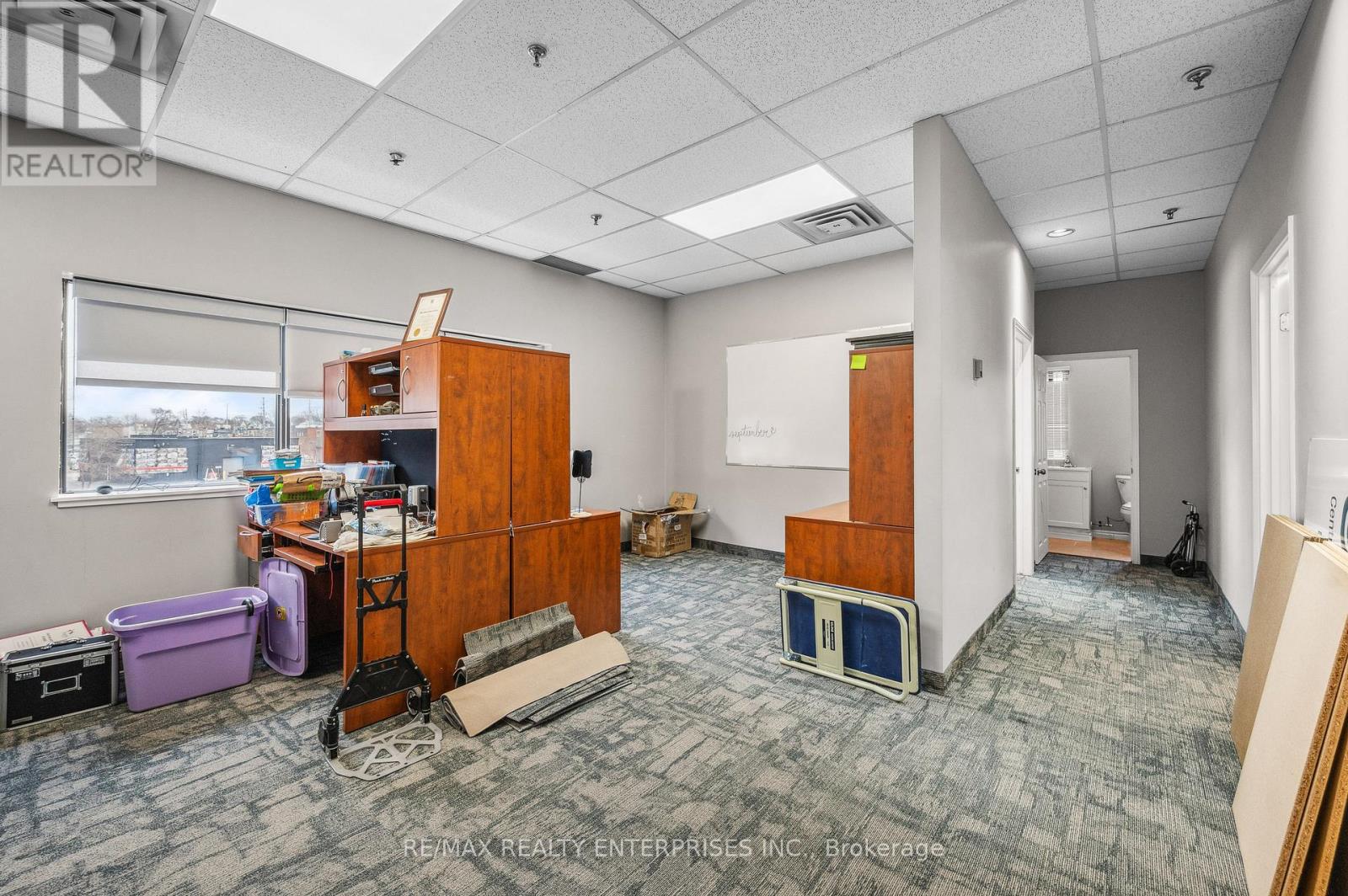 Photo 9 of 13 1801 Lakeshore Road W, Mississauga ON