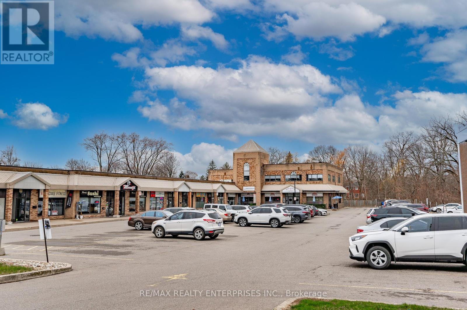 Photo 6 of 14 1801 Lakeshore Road W, Mississauga ON