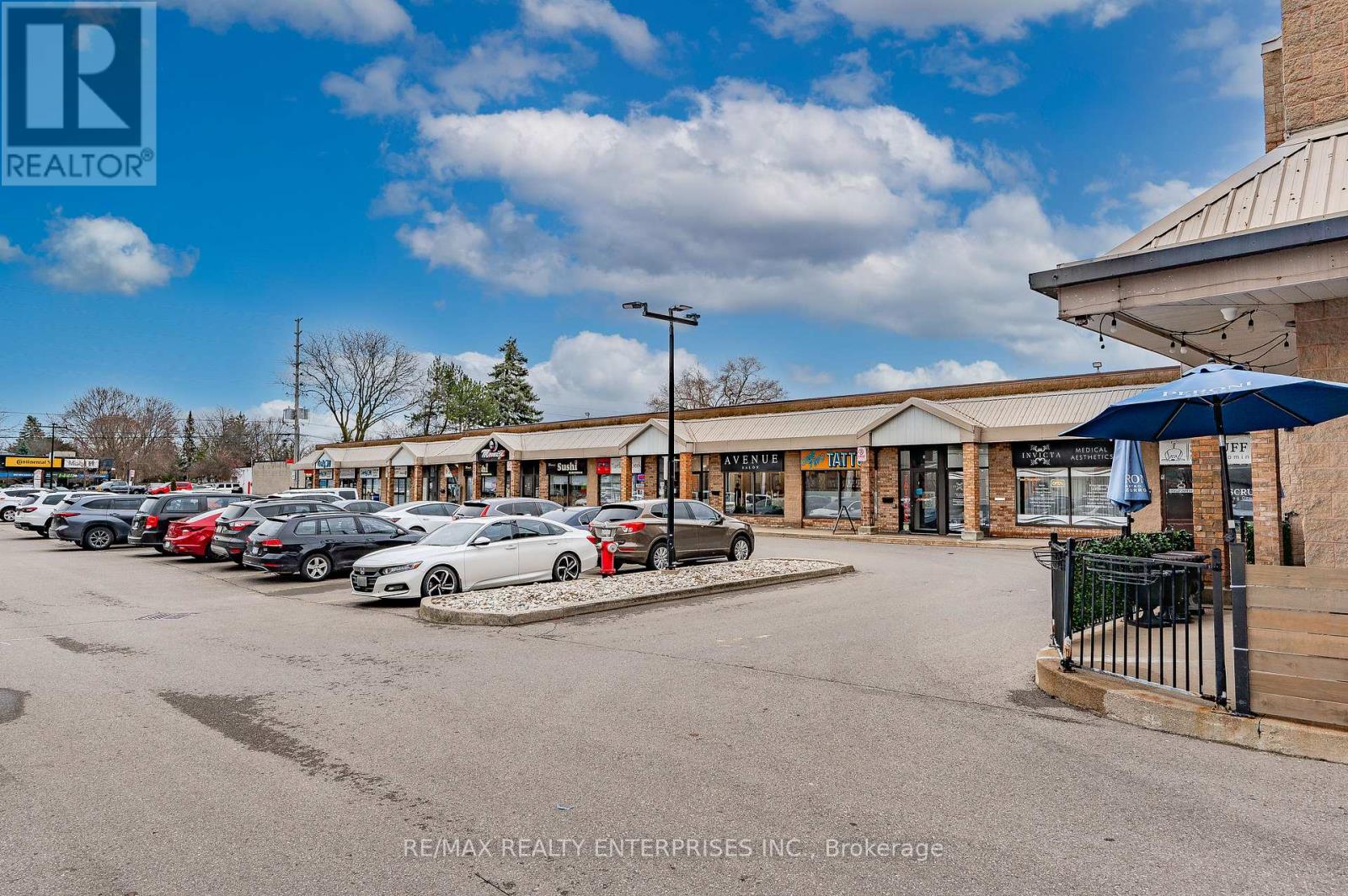 Photo 1 of 14 1801 Lakeshore Road W, Mississauga ON