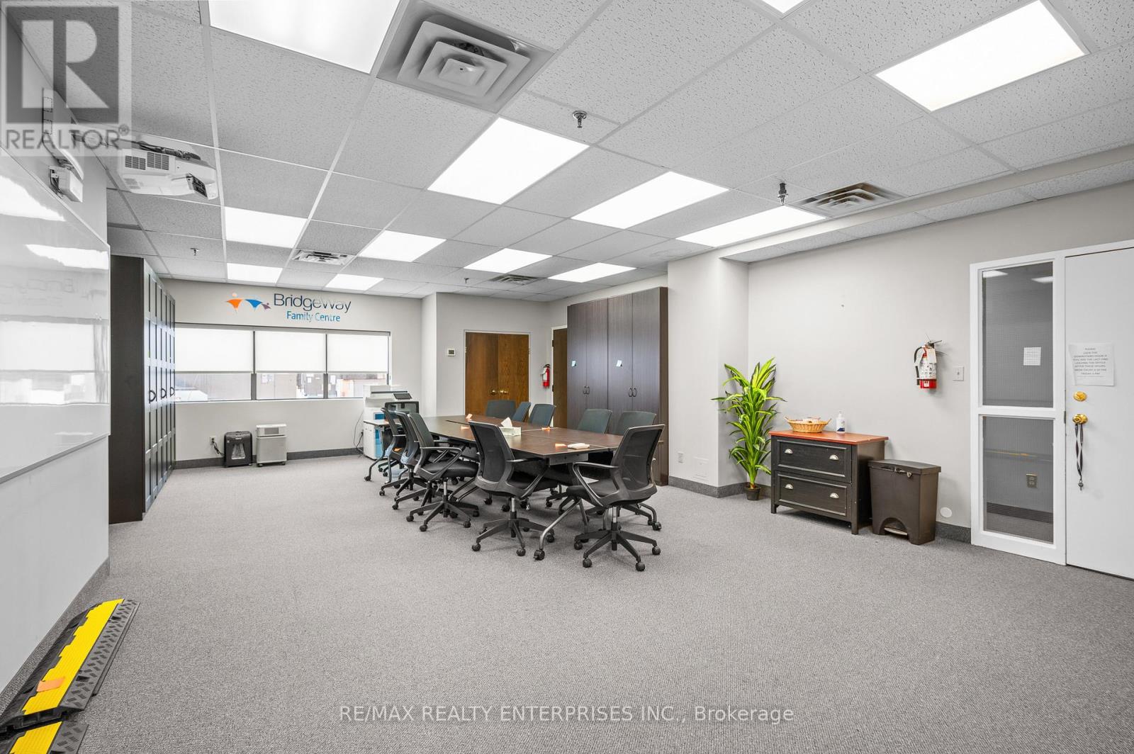 Photo 11 of 14 1801 Lakeshore Road W, Mississauga ON