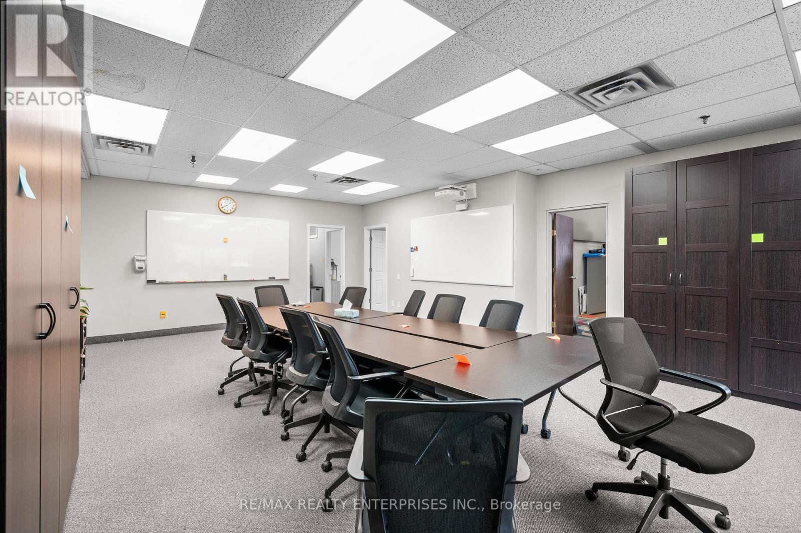 Photo 7 of 14 1801 Lakeshore Road W, Mississauga ON