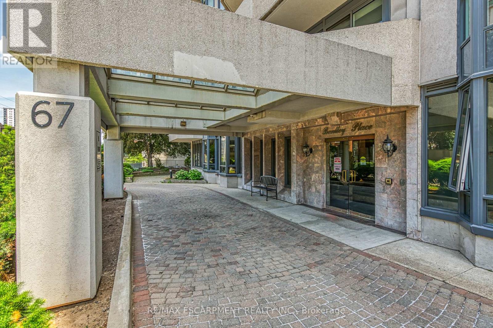 Photo 2 of 203 67 Caroline Street S, Hamilton ON