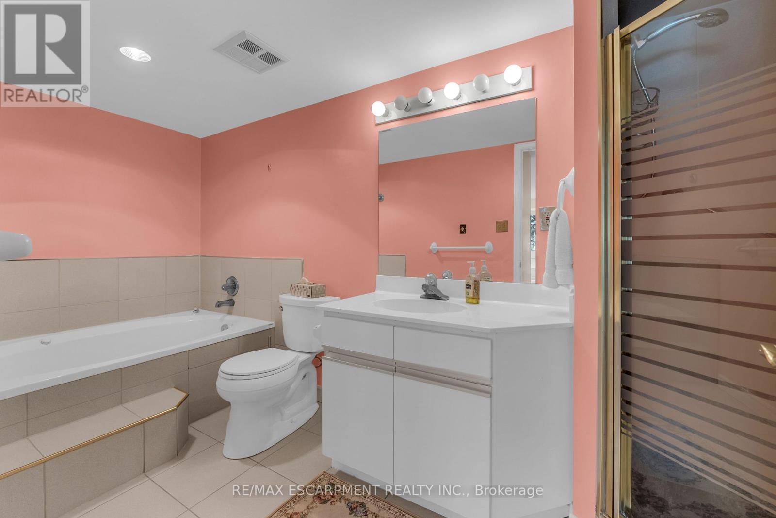 Photo 32 of 203 67 Caroline Street S, Hamilton ON