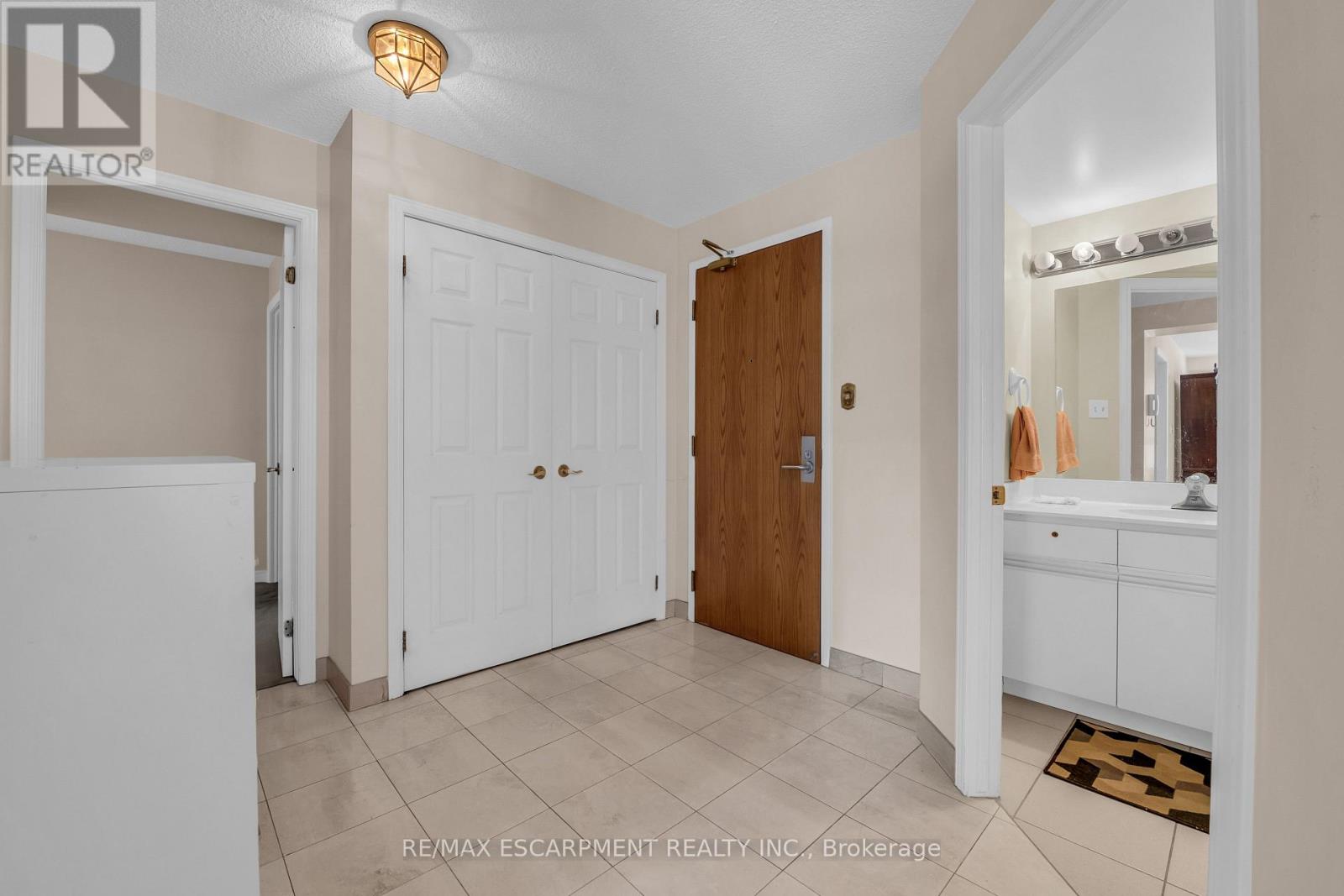 Photo 29 of 203 67 Caroline Street S, Hamilton ON