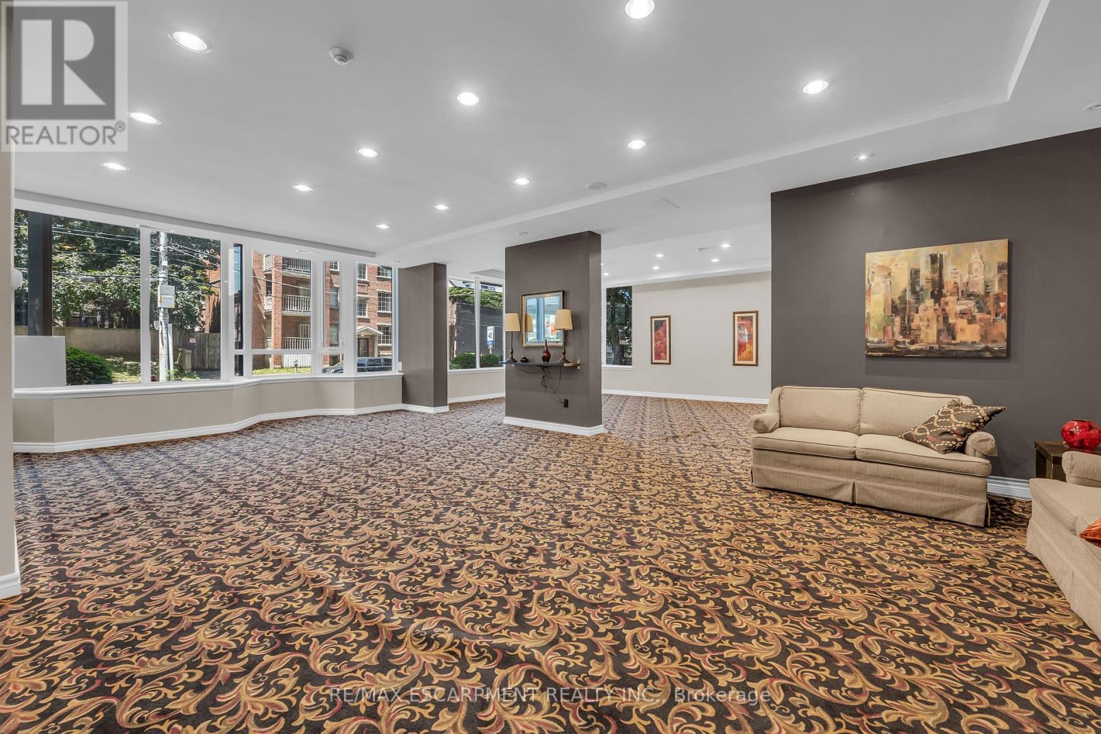 Photo 15 of 203 67 Caroline Street S, Hamilton ON