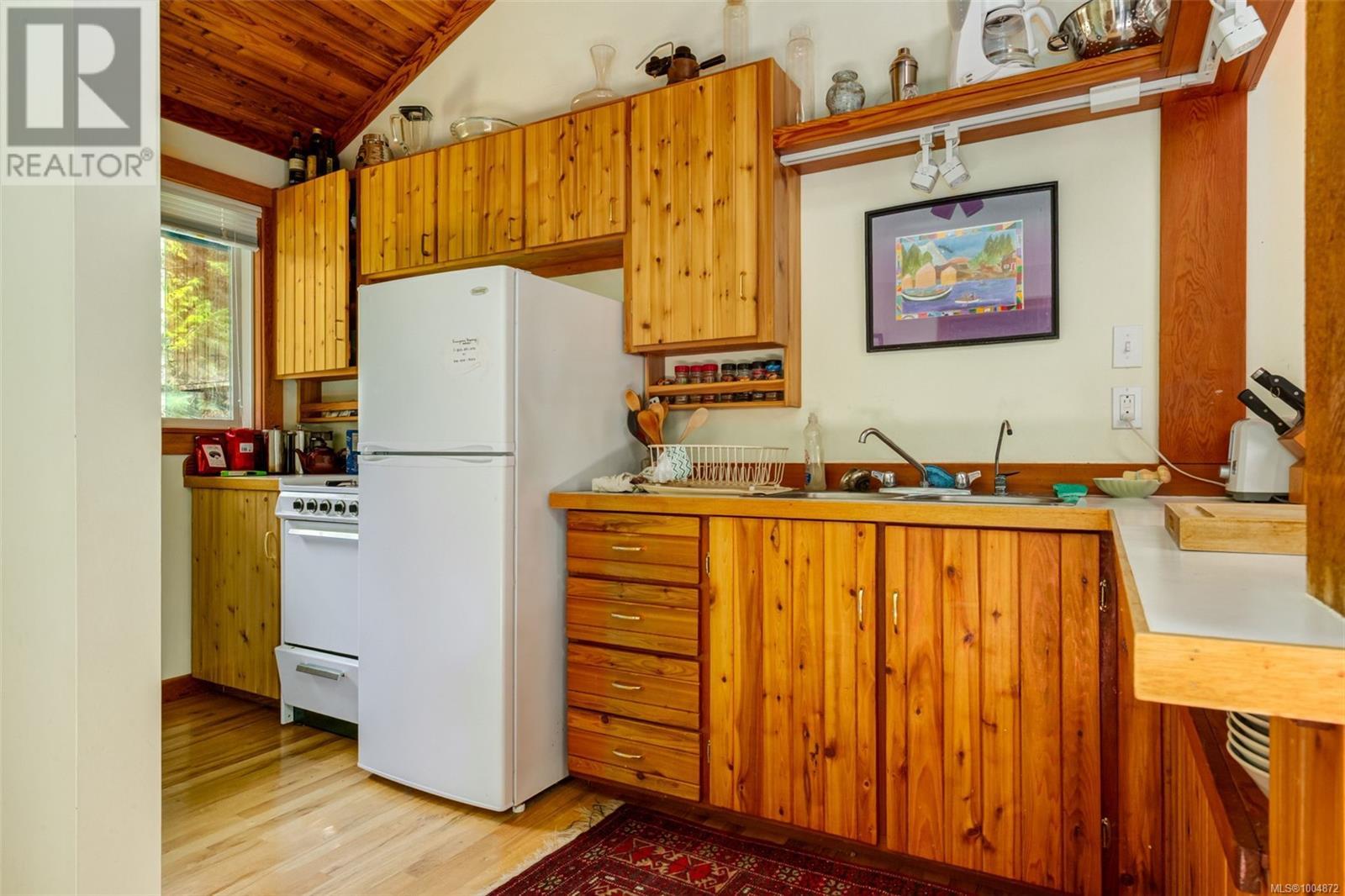 9 Teapot Rd, Lasqueti Island