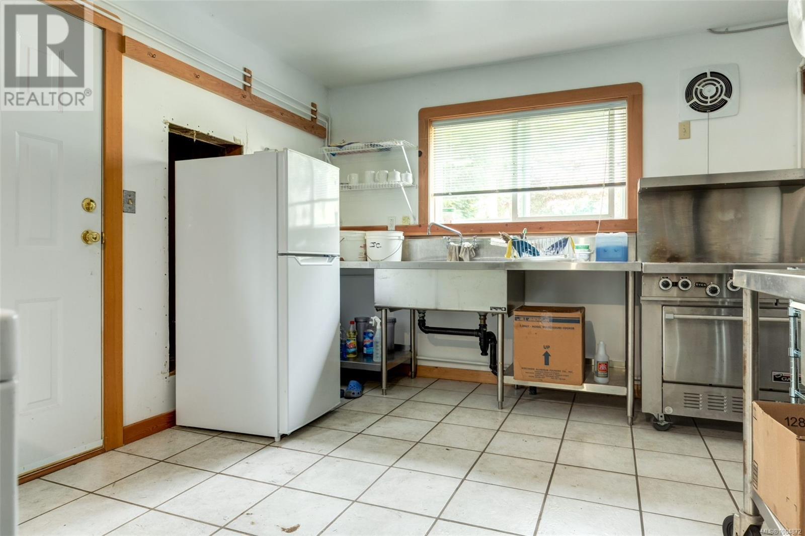 9 Teapot Rd, Lasqueti Island