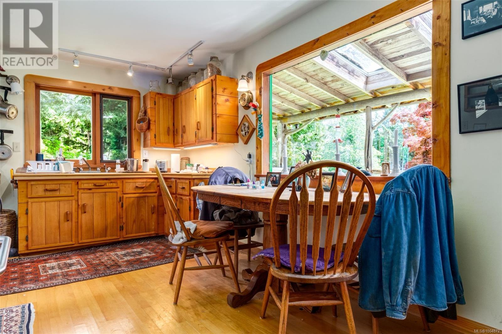 9 Teapot Rd, Lasqueti Island