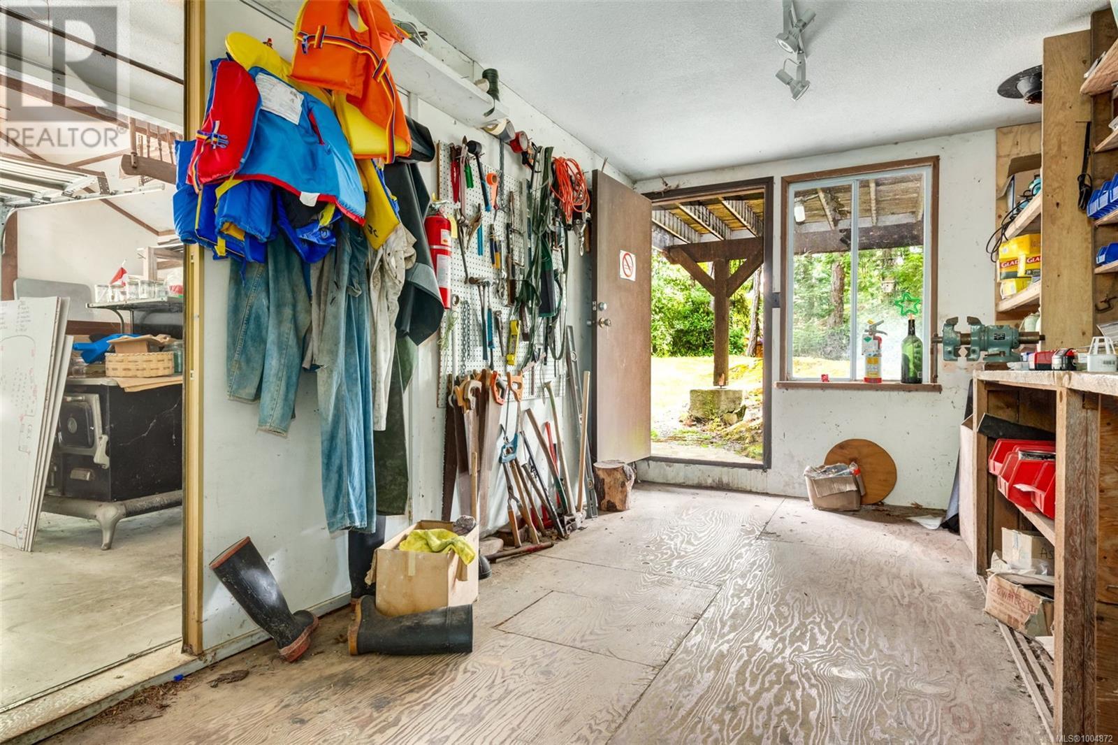 9 Teapot Rd, Lasqueti Island