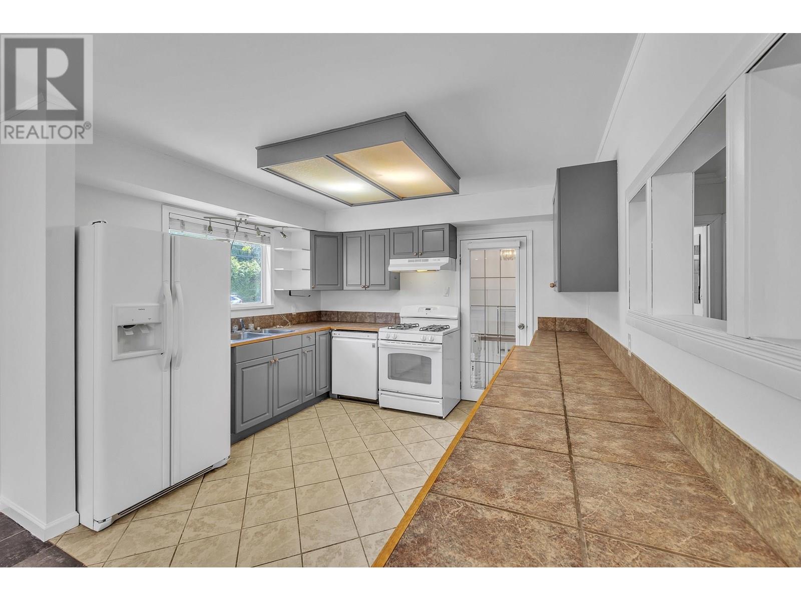 Photo 6 of 12313 228 Street, Maple Ridge BC