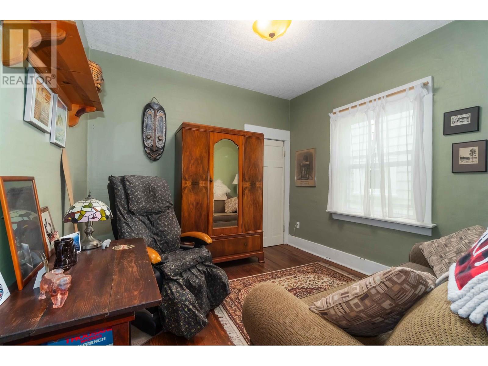 Photo 9 of 6319 Sophia Street, Vancouver BC