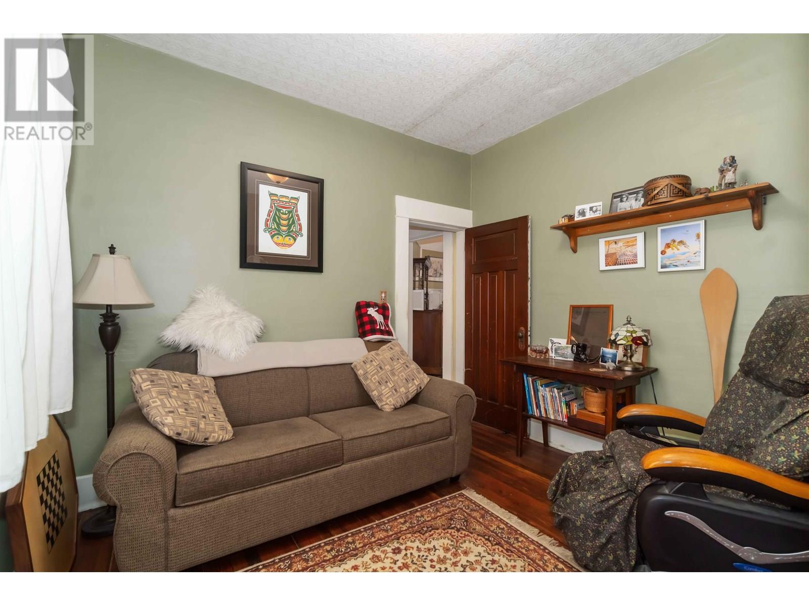 Photo 7 of 6319 Sophia Street, Vancouver BC