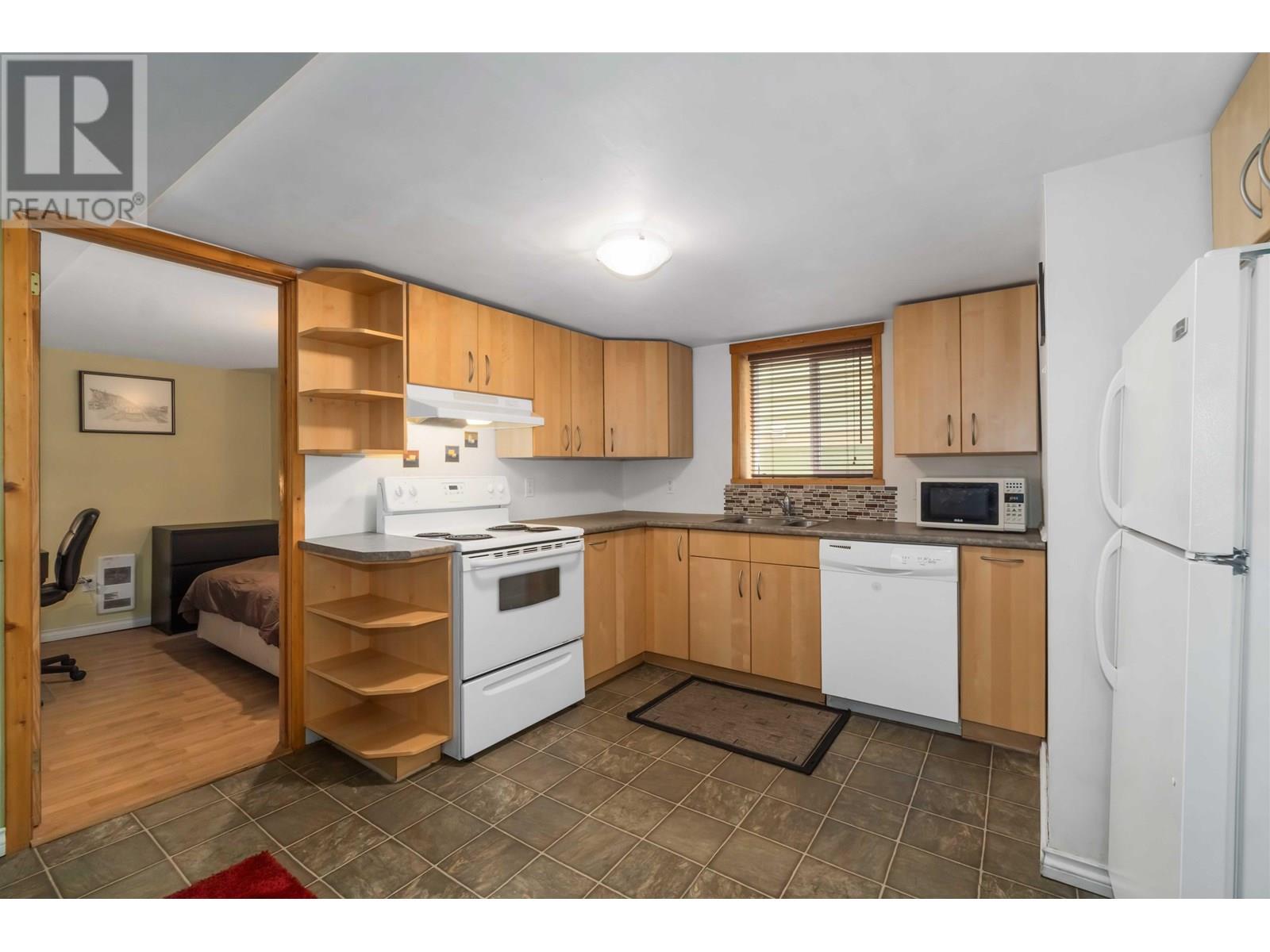 Photo 11 of 6319 Sophia Street, Vancouver BC