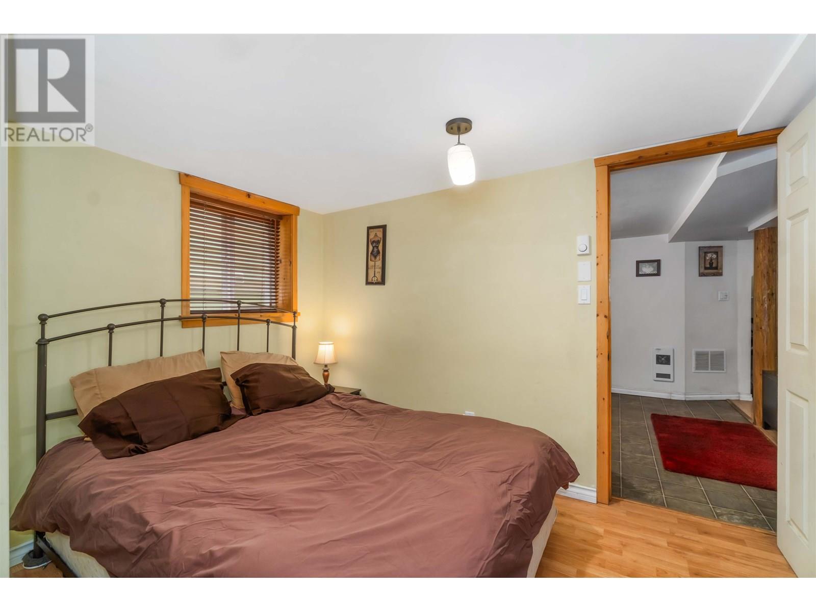 Photo 10 of 6319 Sophia Street, Vancouver BC