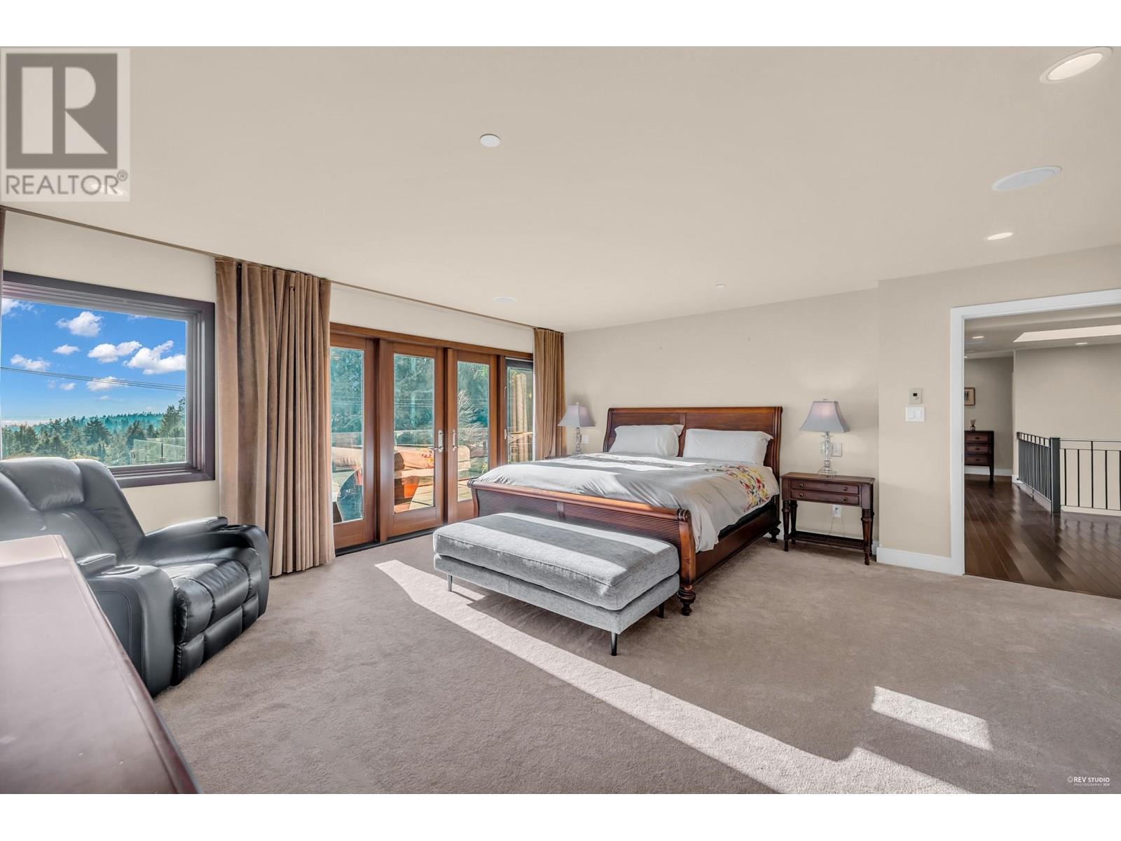 Photo 5 of 4742 Caulfeild Drive, West Vancouver BC