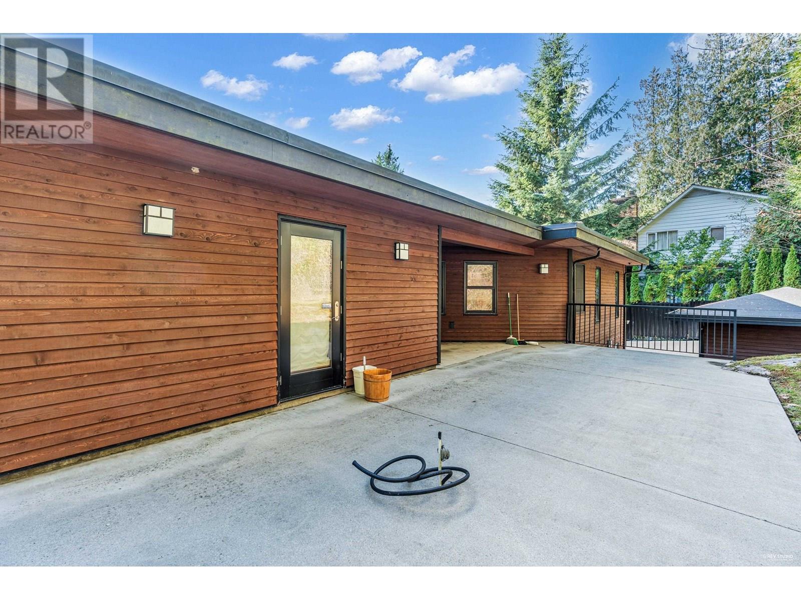 Photo 3 of 4742 Caulfeild Drive, West Vancouver BC