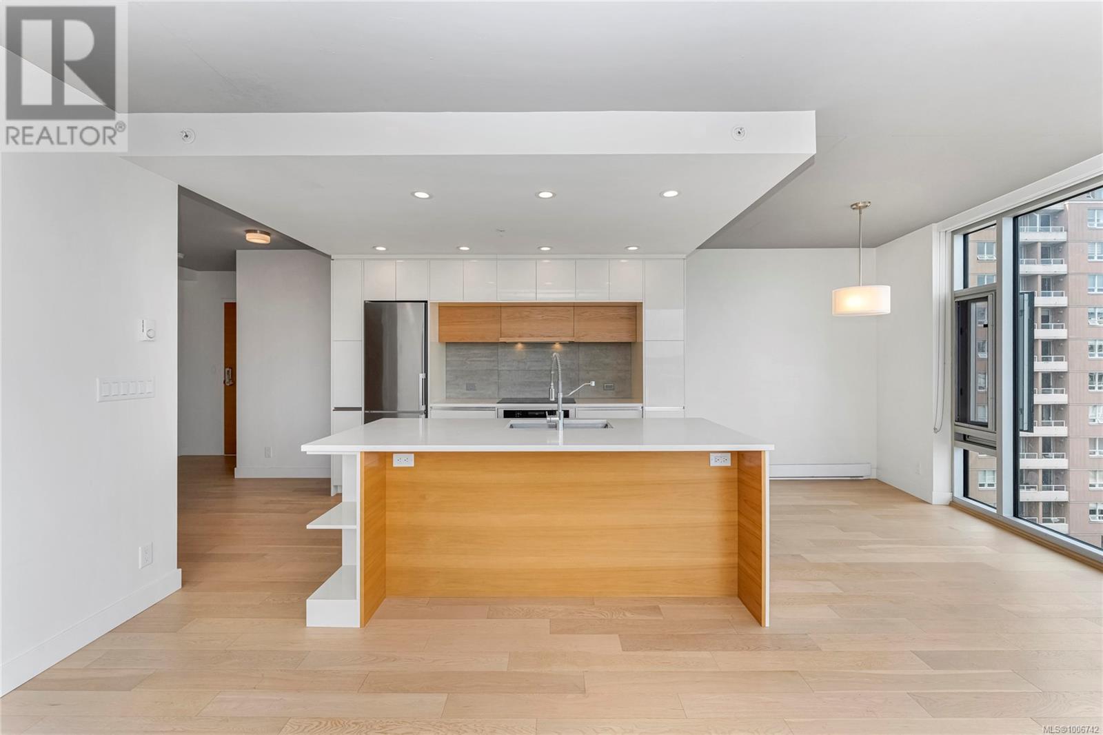 Photo 2 of 804 989 Johnson St, Victoria BC