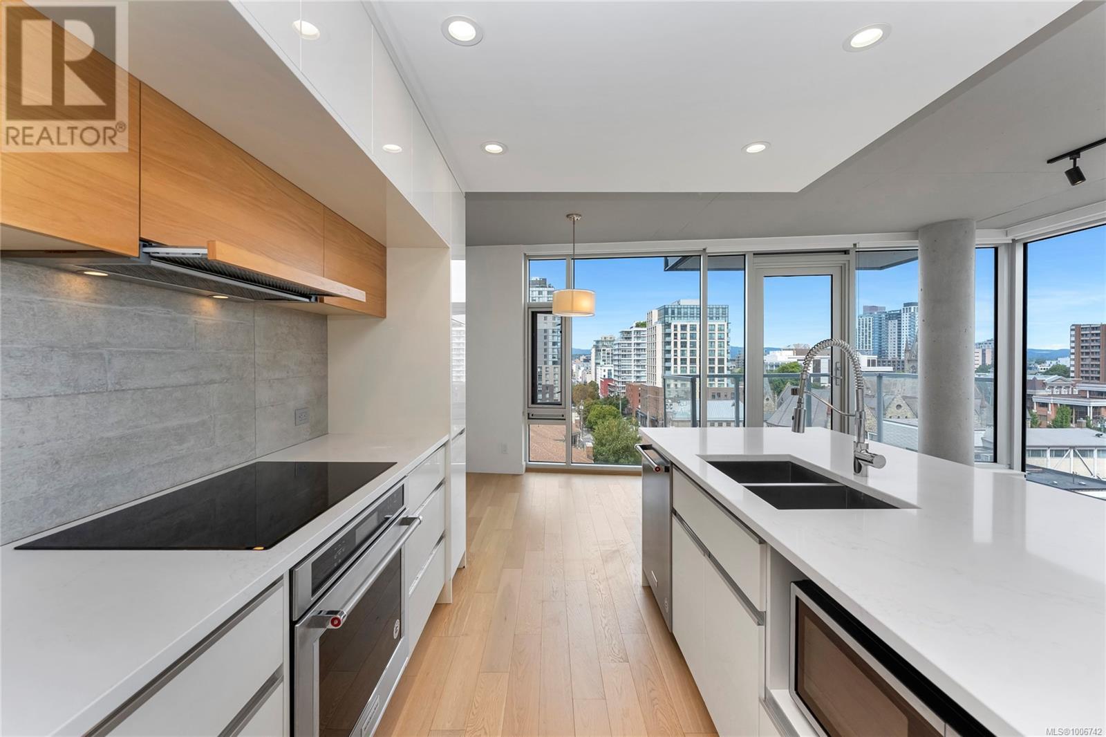 Photo 3 of 804 989 Johnson St, Victoria BC