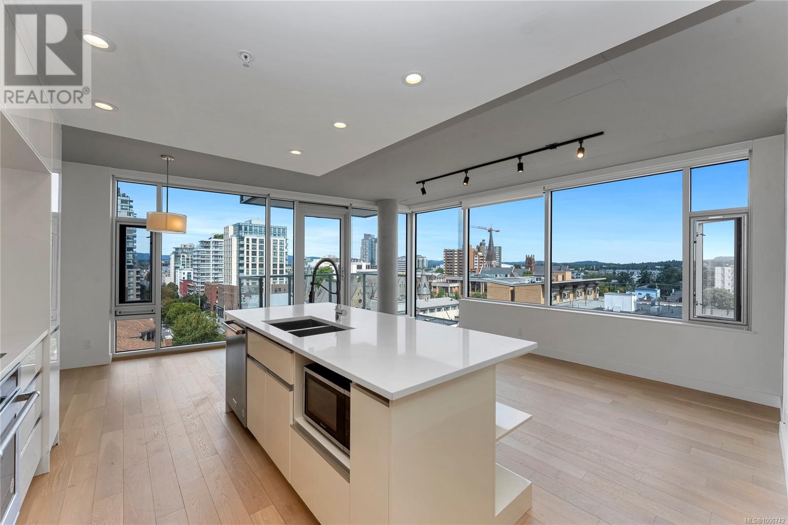 Photo 5 of 804 989 Johnson St, Victoria BC