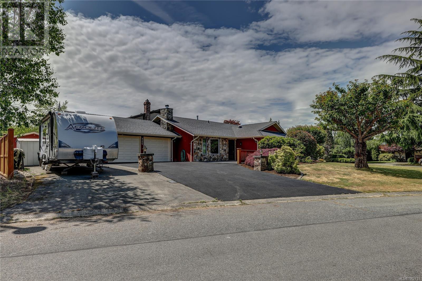 Photo 7 of 325 Mckinnon St, Parksville BC