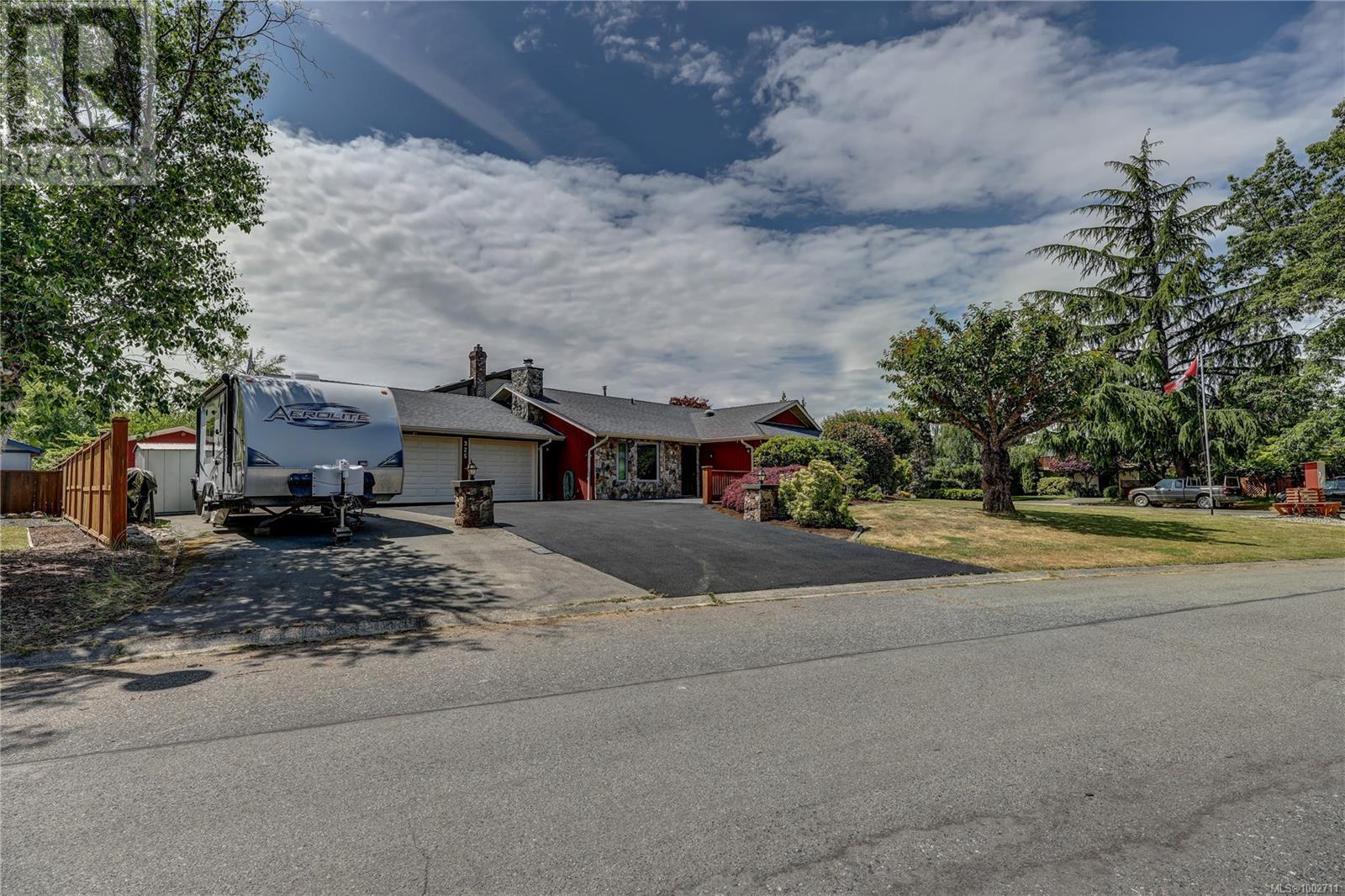 Photo 6 of 325 Mckinnon St, Parksville BC
