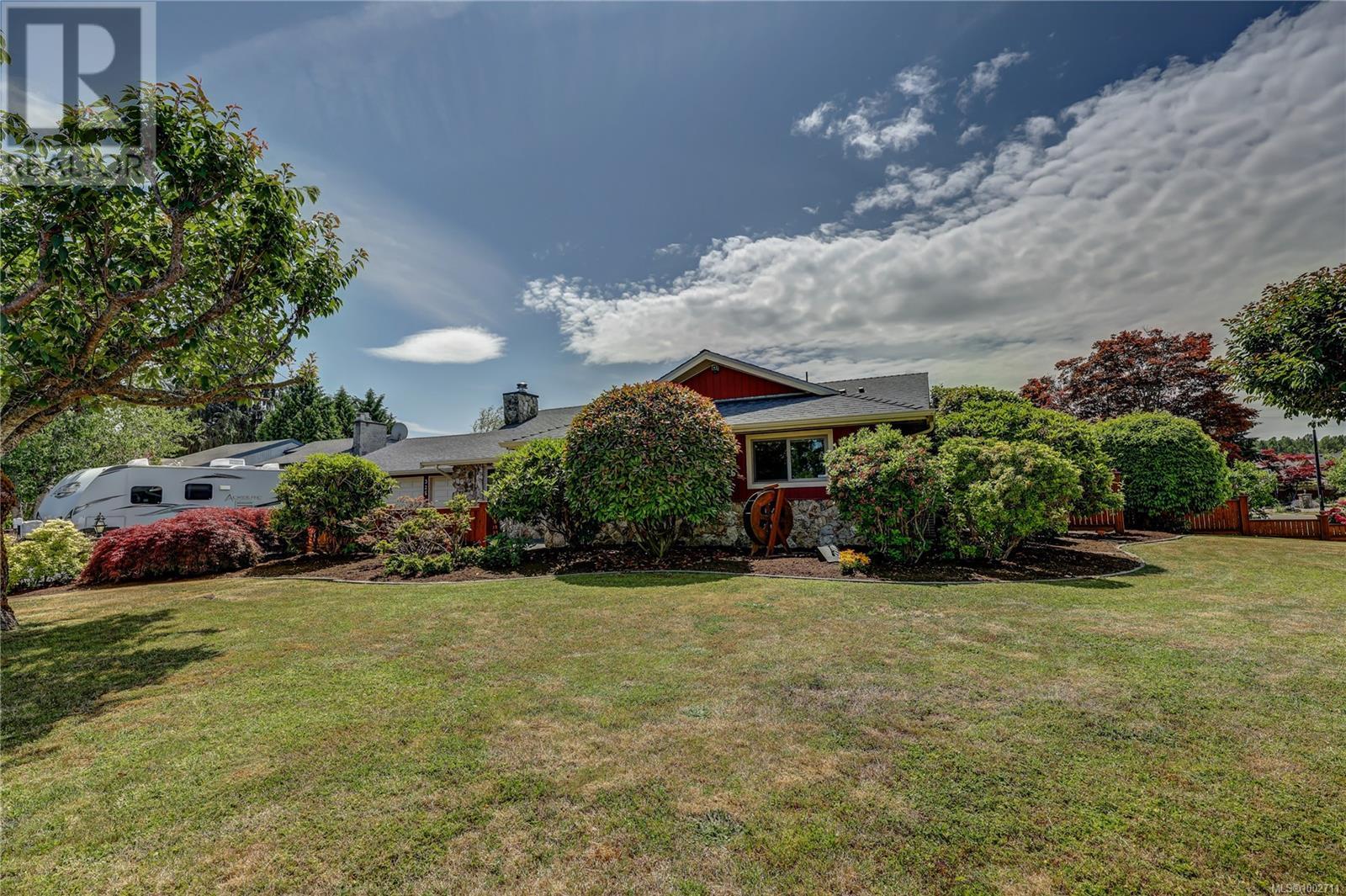Photo 4 of 325 Mckinnon St, Parksville BC