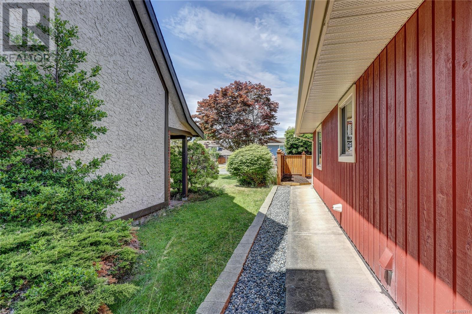 Photo 39 of 325 Mckinnon St, Parksville BC