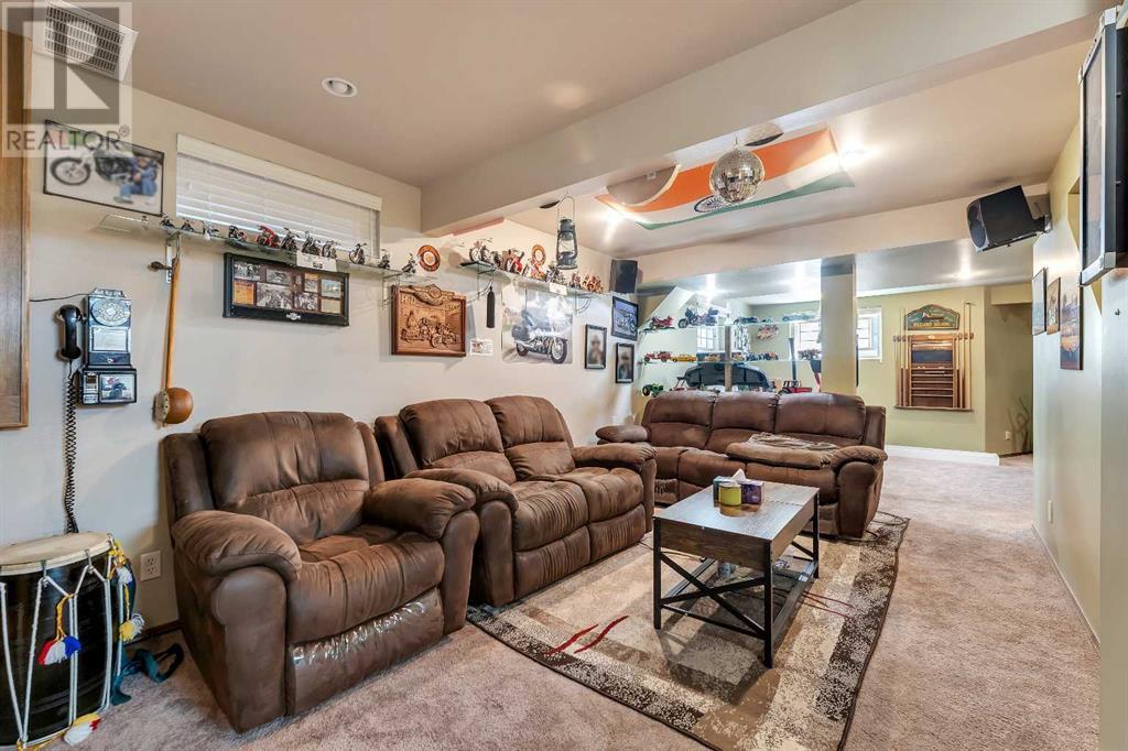 Single Family House for Sale in  Edgevalley Way NW Edgemont Calgary 