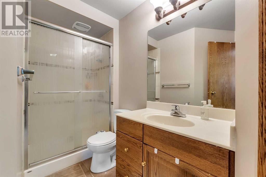 Single Family House for Sale in  Edgevalley Way NW Edgemont Calgary 