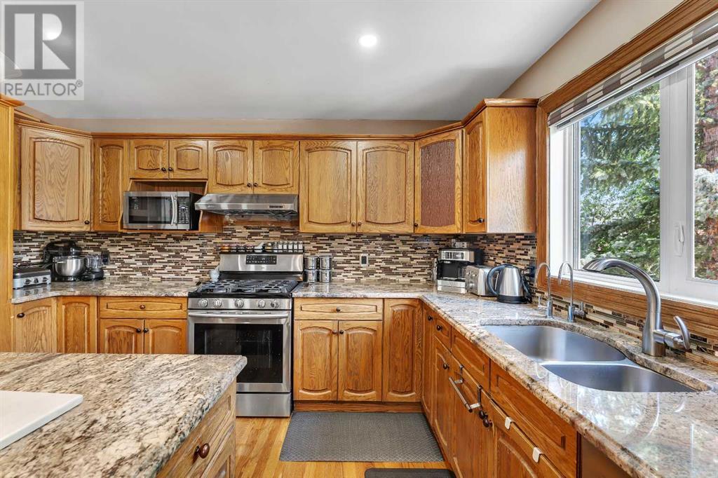 Single Family House for Sale in  Edgevalley Way NW Edgemont Calgary 