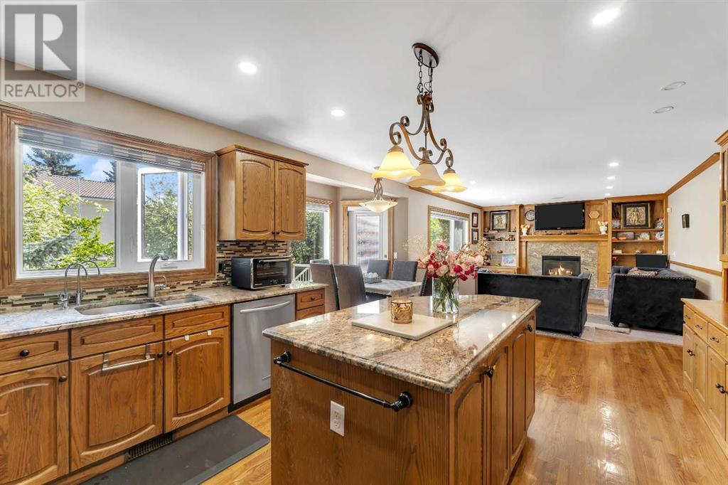 Single Family House for Sale in  Edgevalley Way NW Edgemont Calgary 