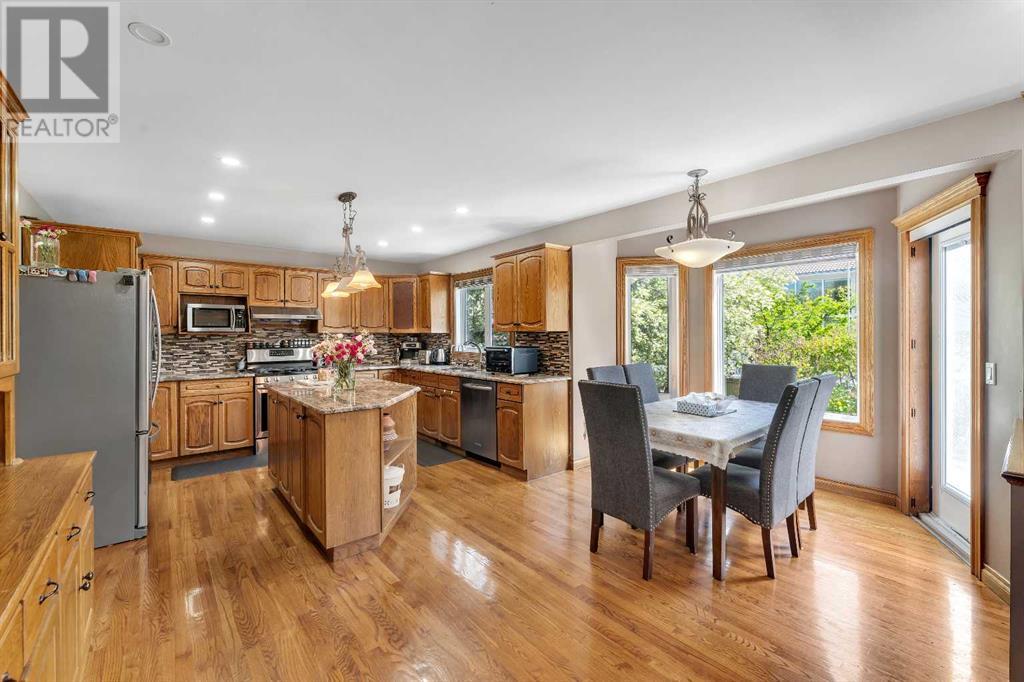 Single Family House for Sale in  Edgevalley Way NW Edgemont Calgary 