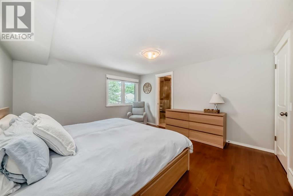 Single Family House 4 Level for Sale in  Cannell Road SW Canyon Meadows Calgary 
