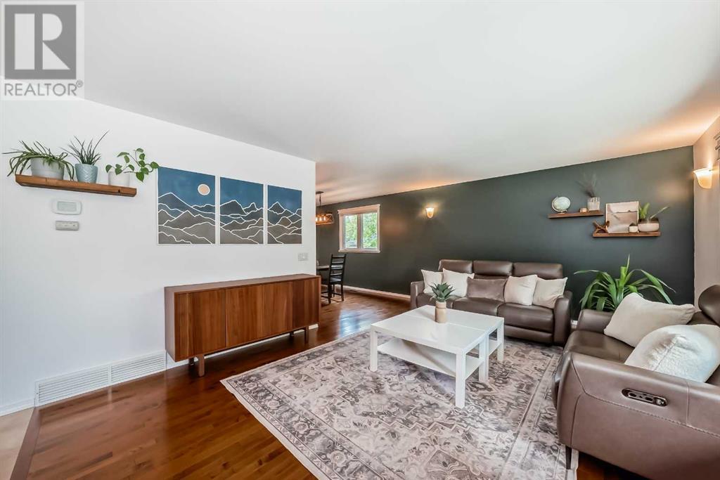Single Family House 4 Level for Sale in  Cannell Road SW Canyon Meadows Calgary 