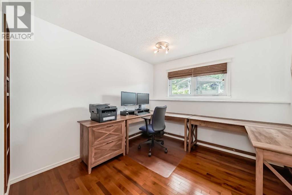 Single Family House 4 Level for Sale in  Cannell Road SW Canyon Meadows Calgary 