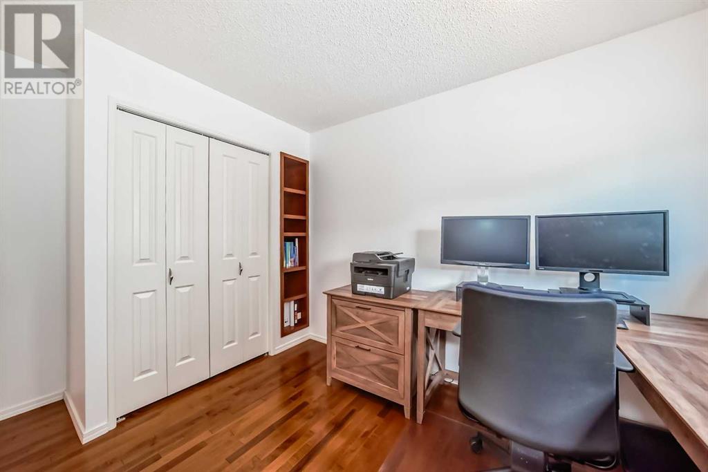 Single Family House 4 Level for Sale in  Cannell Road SW Canyon Meadows Calgary 