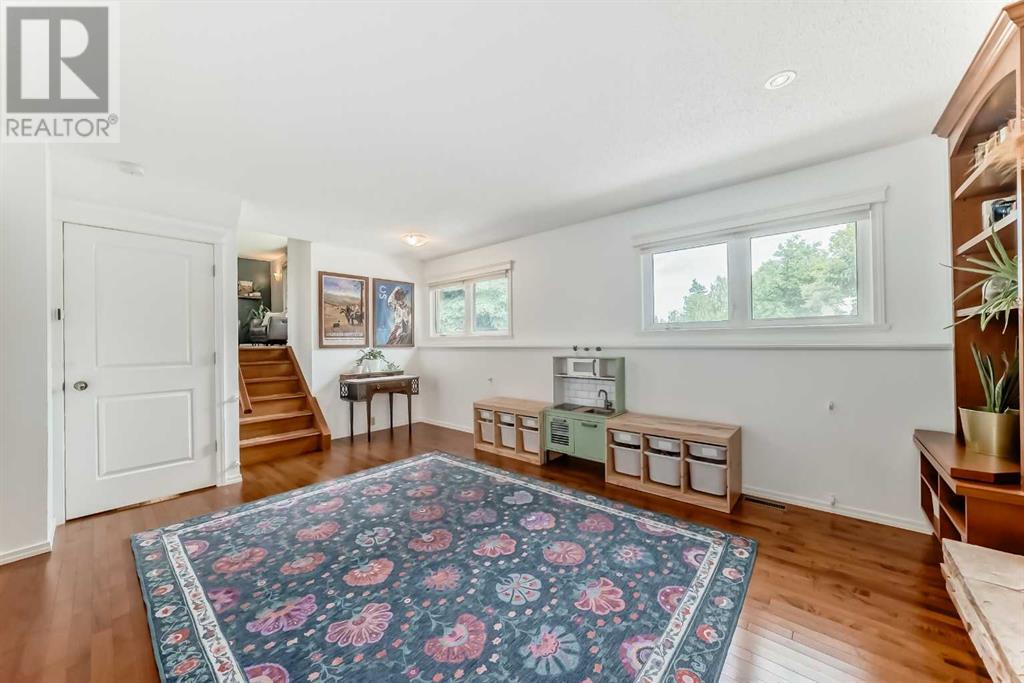 Single Family House 4 Level for Sale in  Cannell Road SW Canyon Meadows Calgary 