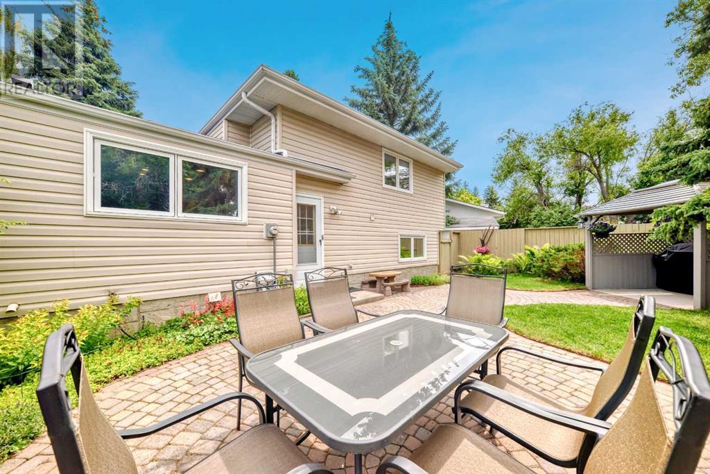Single Family House 4 Level for Sale in  Cannell Road SW Canyon Meadows Calgary 