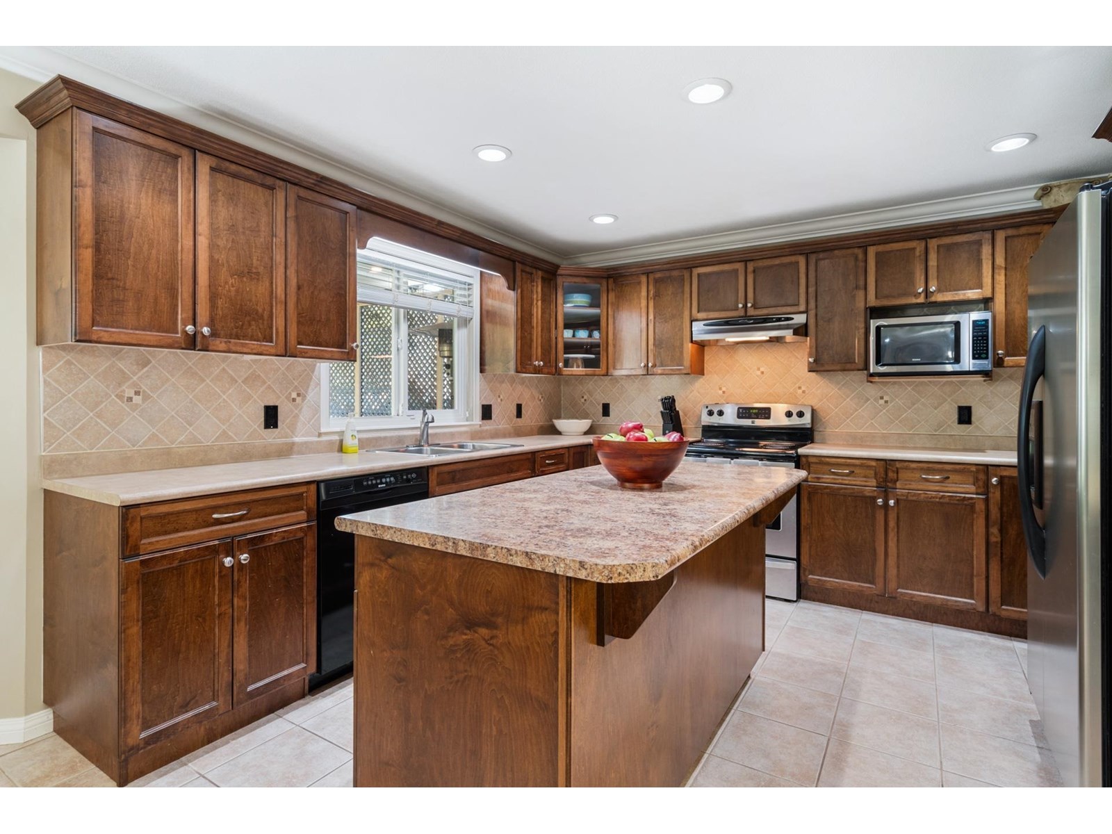 Photo 10 of 10118 171 A Street, Surrey BC
