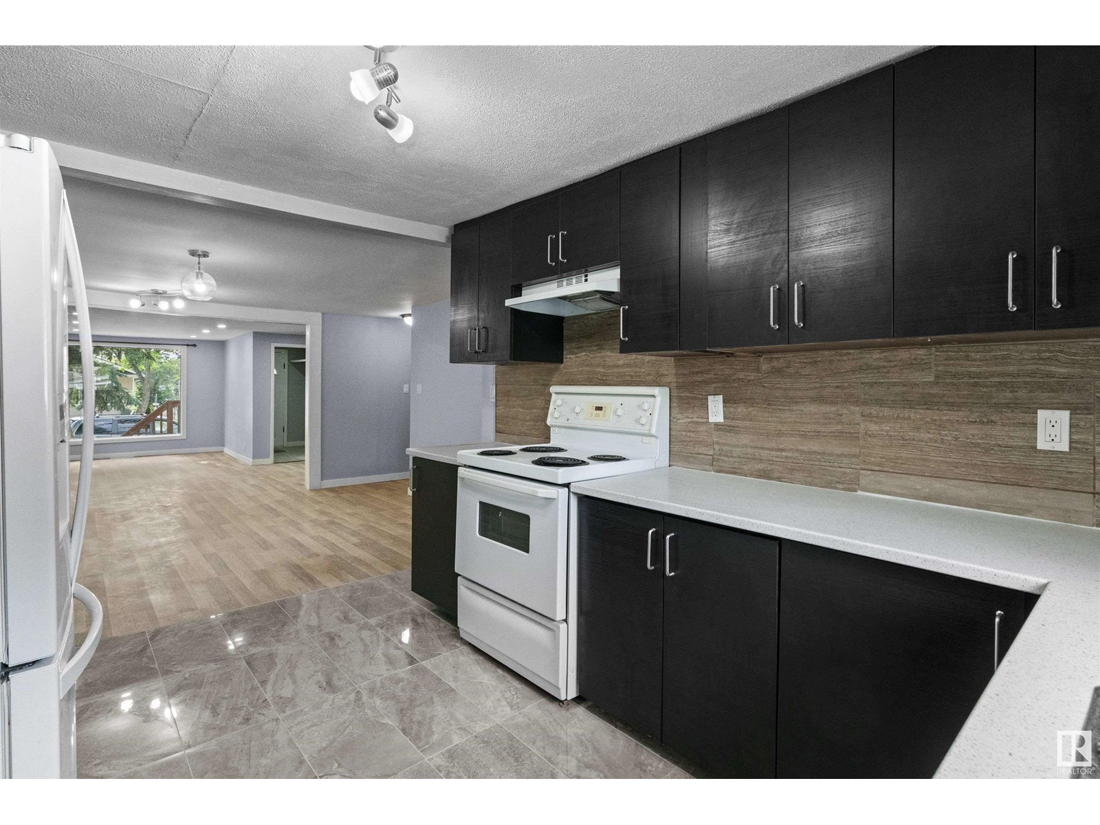 Photo 4 of 5319 55 St, Camrose AB
