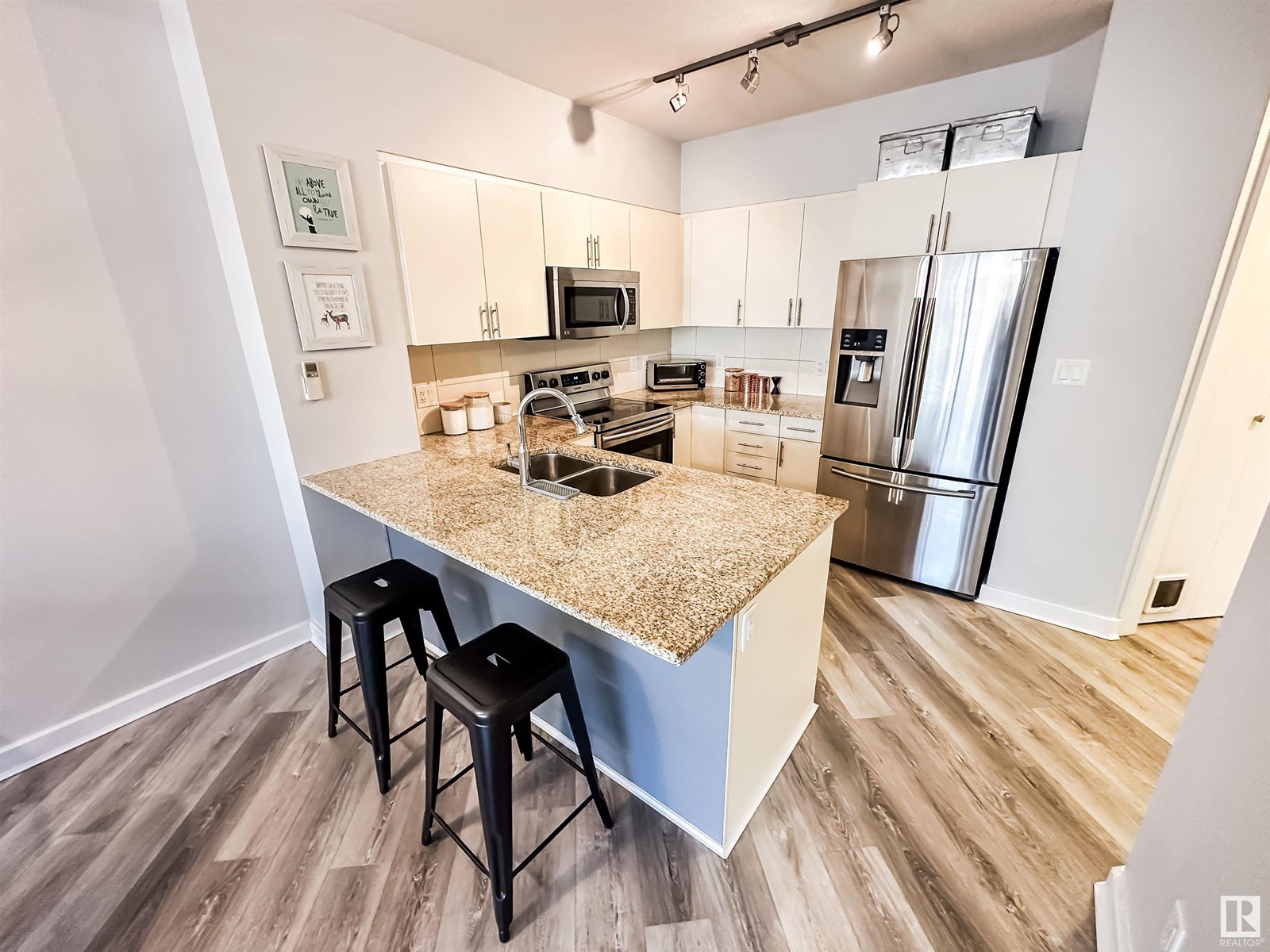 Photo 4 of 703 10152 104 St Nw, Edmonton AB