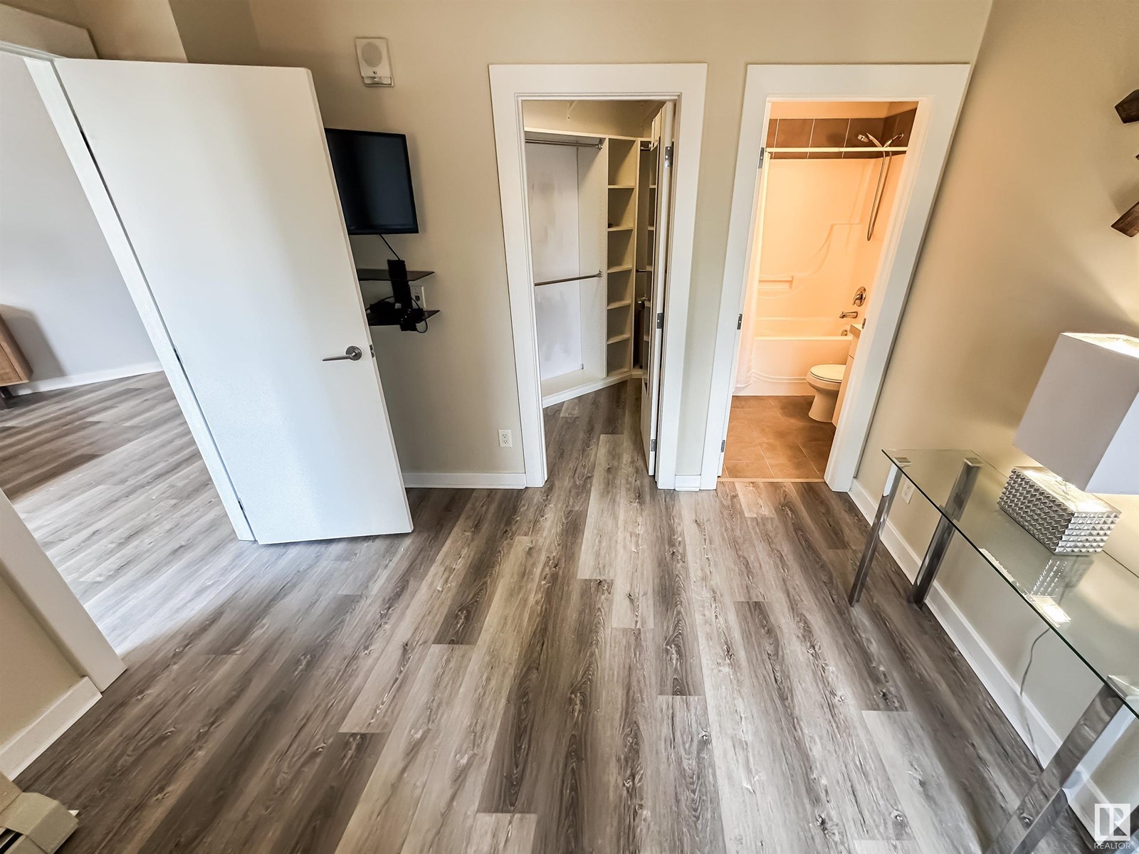 Photo 9 of 703 10152 104 St Nw, Edmonton AB