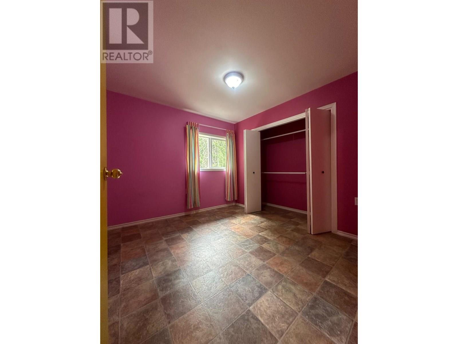 Photo 12 of 319 Newman Street, Kitchener BC