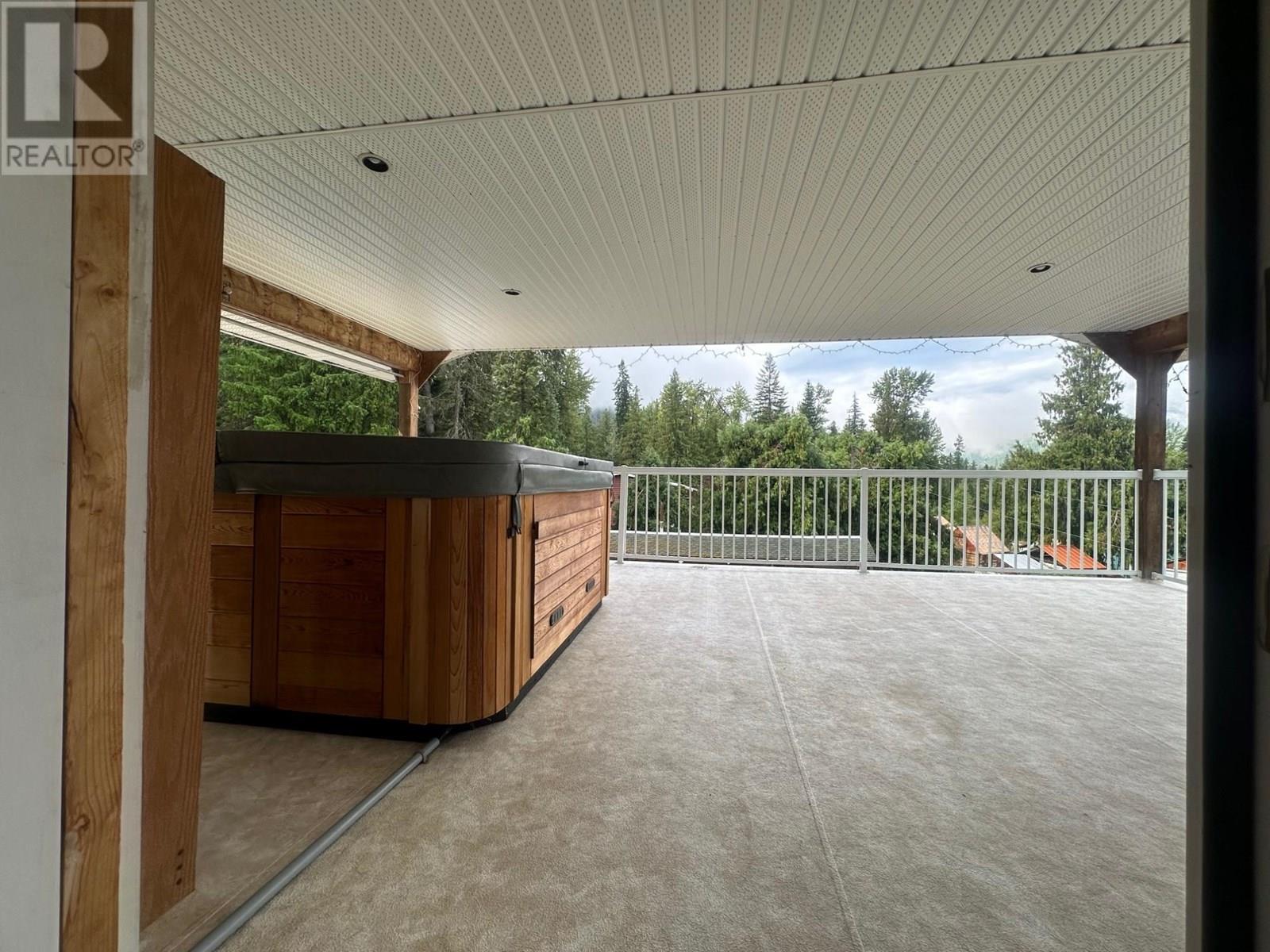 Photo 6 of 319 Newman Street, Kitchener BC