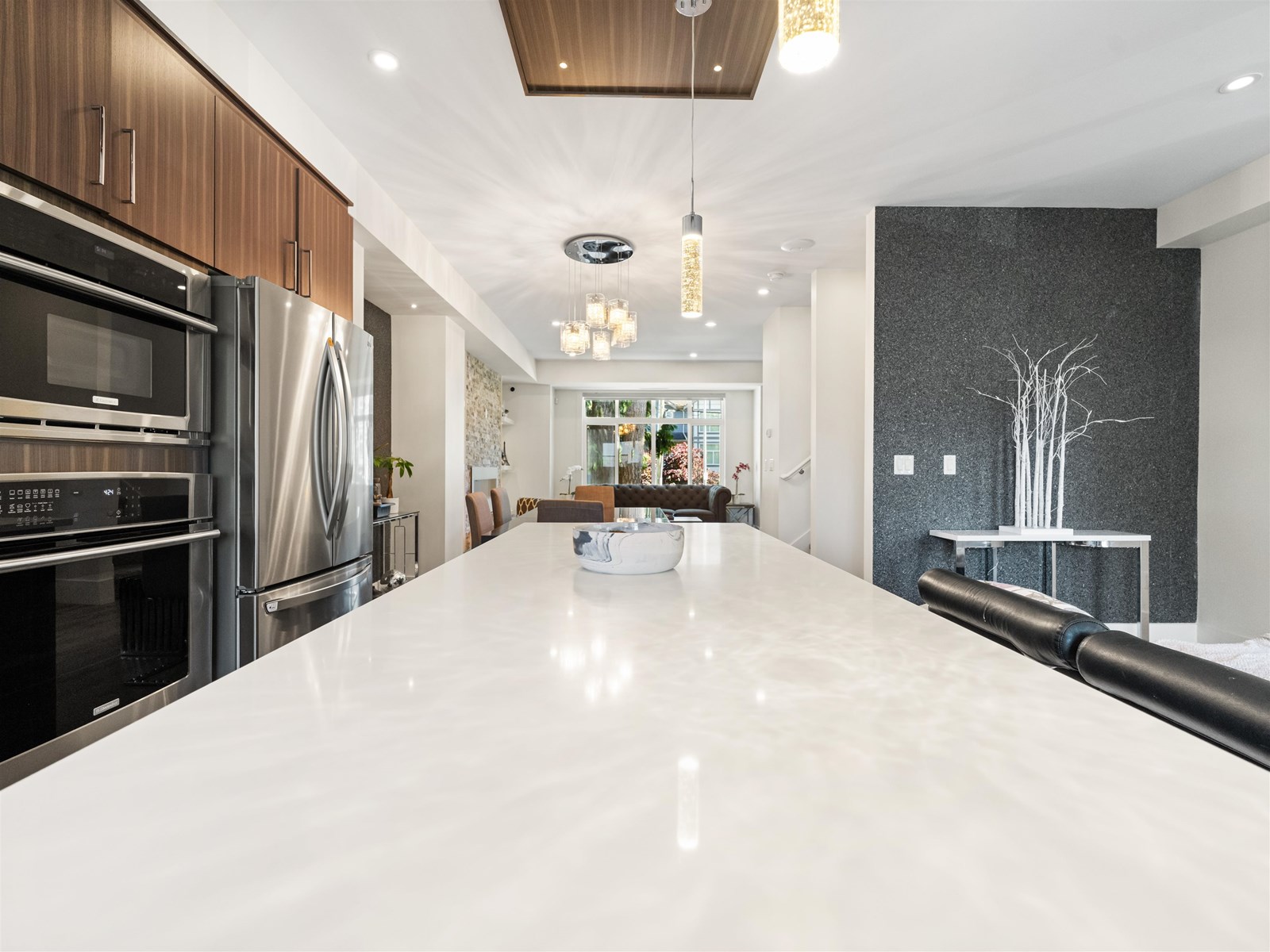 Photo 6 of 5 15177 60 Avenue, Surrey BC