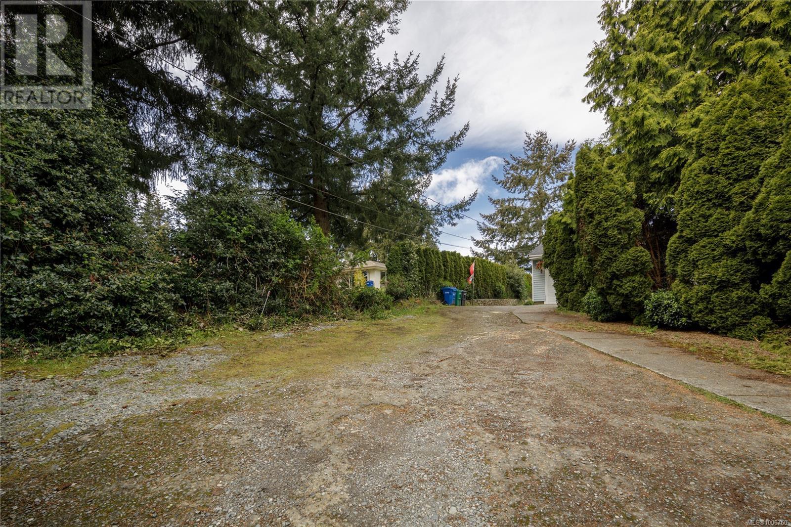 Photo 17 of 2555 Departure Bay Rd, Nanaimo BC